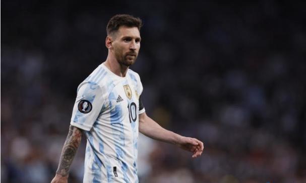 恭喜歌手韩庚官宣二胎喜讯，他妻子卢靖姗顺利生子从字里行间看宝宝性别引热议，明星家庭再添新成员引发粉丝祝福与讨论